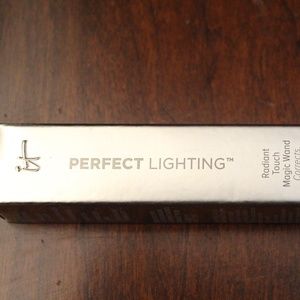 NWOT- IT Cosmetics Perfect Lightning Concealer